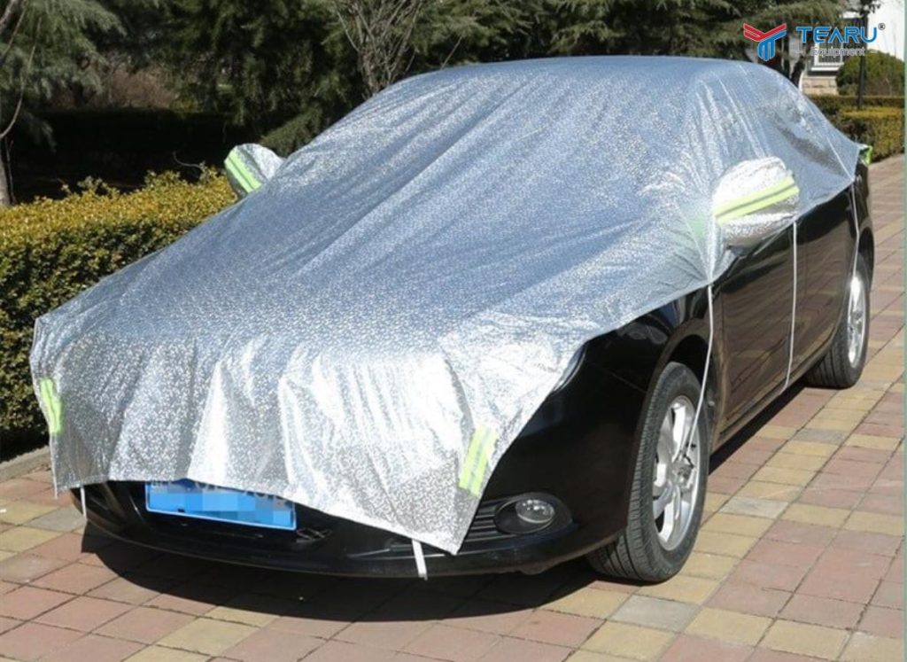 Cách Vệ Sinh Nóc Xe Ô Tô Sạch Bong Mà Không Làm Trầy Xước Sơn 4 Phủ bạt xe khi không sử dụng để tránh bẩn nóc xe