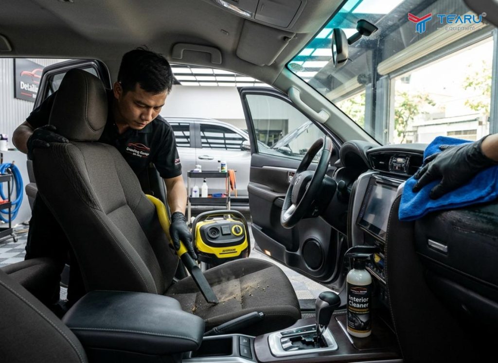 Vệ Sinh Nội Thất Ô Tô Đà Nẵng Tại Nhà: Nhanh, Tiện, Giá Rẻ 1 Vệ Sinh Nội Thất Ô Tô Đà Nẵng Tại Nhà: Nhanh, Tiện, Giá Rẻ