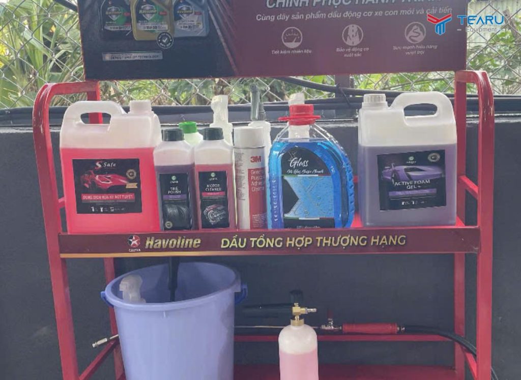 Bí Quyết Giữ Sơn Xe Luôn Bóng Đẹp Theo Thời Gian 4 Sử dụng dung dịch chuyên dụng giúp bảo vệ lớp sơn xe hiệu quả