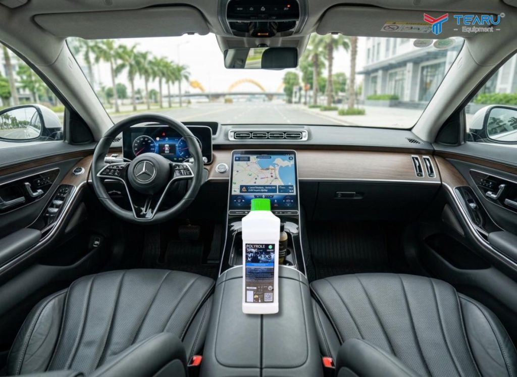 Cách Bảo Quản Các Chi Tiết Nhựa Và Cao Su Trên Xe Không Bị Giòn Nứt 4 Kết hợp vệ sinh và dưỡng định kỳ để đạt hiệu quả lâu dài.