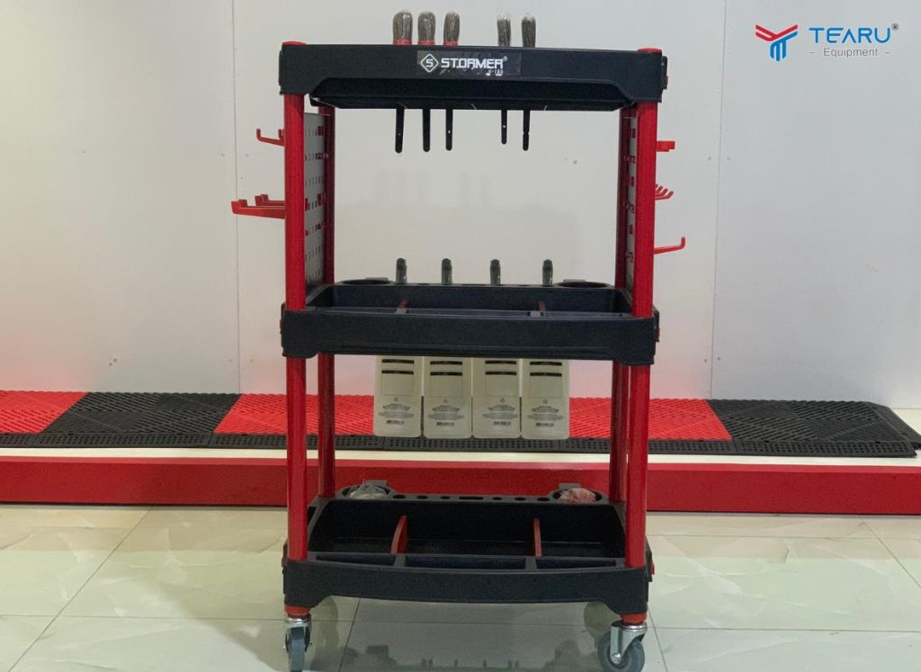 Xe Đẩy Dụng Cụ 3 Tầng Giá Rẻ Tại Đà Nẵng – Lựa Chọn Tối Ưu Cho Garage 2 Với thiết kế 4 bánh độc lập kệ dụng cụ 3 tầng linh hoạt di chuyển
