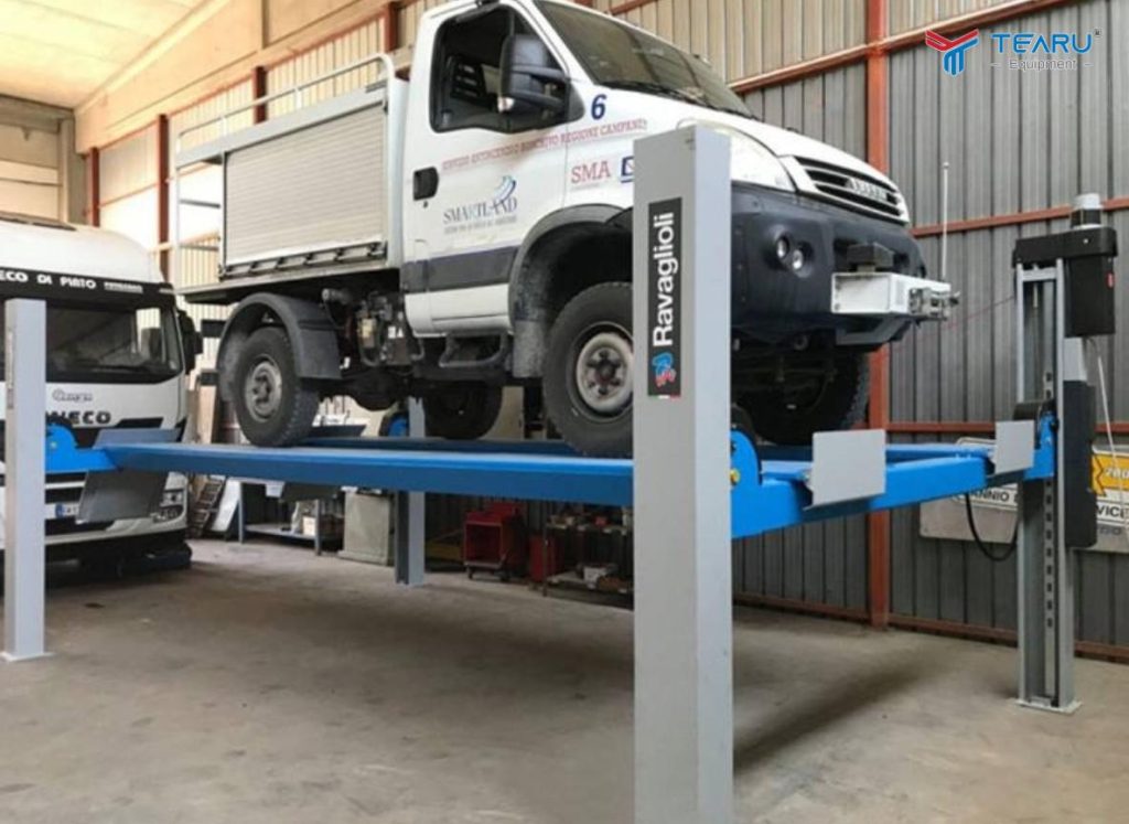 Nên Chọn Loại Nào? 3 Loại Cầu Nâng Ô Tô Phổ Biến Trong Garage 4 Cầu nâng 4 trụ sử dụng trong gara lớn dùng để cân chỉnh thước lái và kiểm tra kỹ thuật chuyên sâu