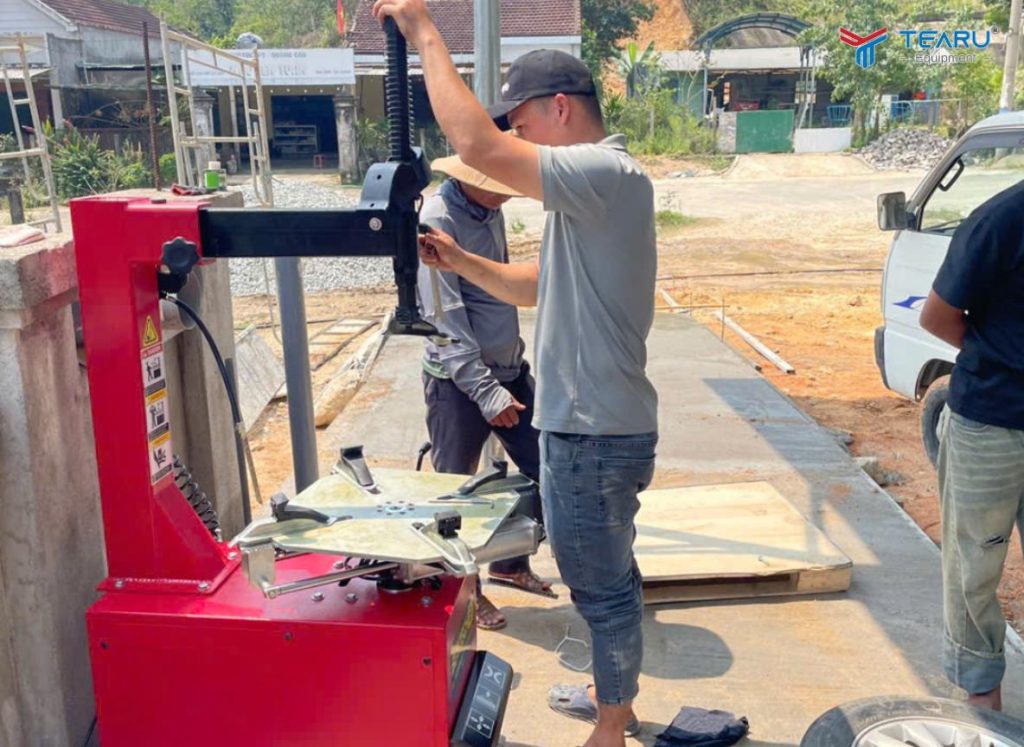 Tư Vấn Mở Tiệm: Có Nên Đầu Tư Máy Ra Vào Lốp Ngay Từ Đầu? 1 Tư Vấn Mở Tiệm: Có Nên Đầu Tư Máy Ra Vào Lốp Ngay Từ Đầu?