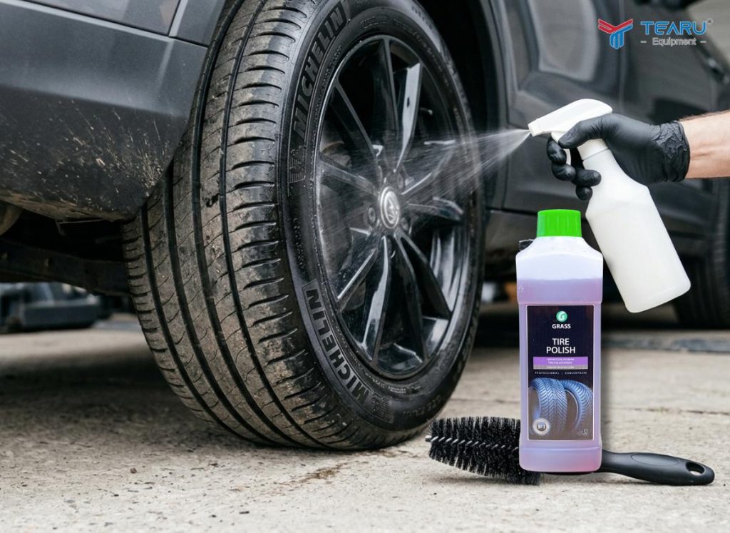 Bảo Dưỡng Lốp Xe Trong Thời Tiết Nắng Gắt: Những Điều Cần Biết 3 Tire Polish không chỉ bảo dưỡng cao su lốp xe mà còn tạo độ đen, bóng