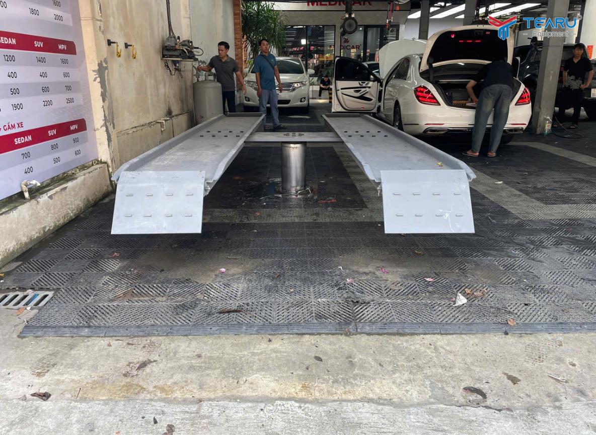 Cầu Nâng Nổi Hay Âm Nền: Nên Chọn Loại Nào Cho Tiệm Rửa Xe?