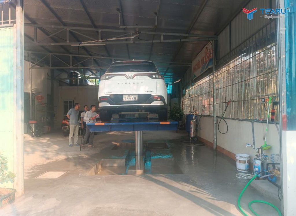 Cầu Nâng Nổi Hay Âm Nền: Nên Chọn Loại Nào Cho Tiệm Rửa Xe? 4 Công ty Tearu là đơn vị chuyên cung cấp và lắp đặt cầu nâng Ấn Độ chính hãng mặt bàn âm nền và mặt bàn nổi