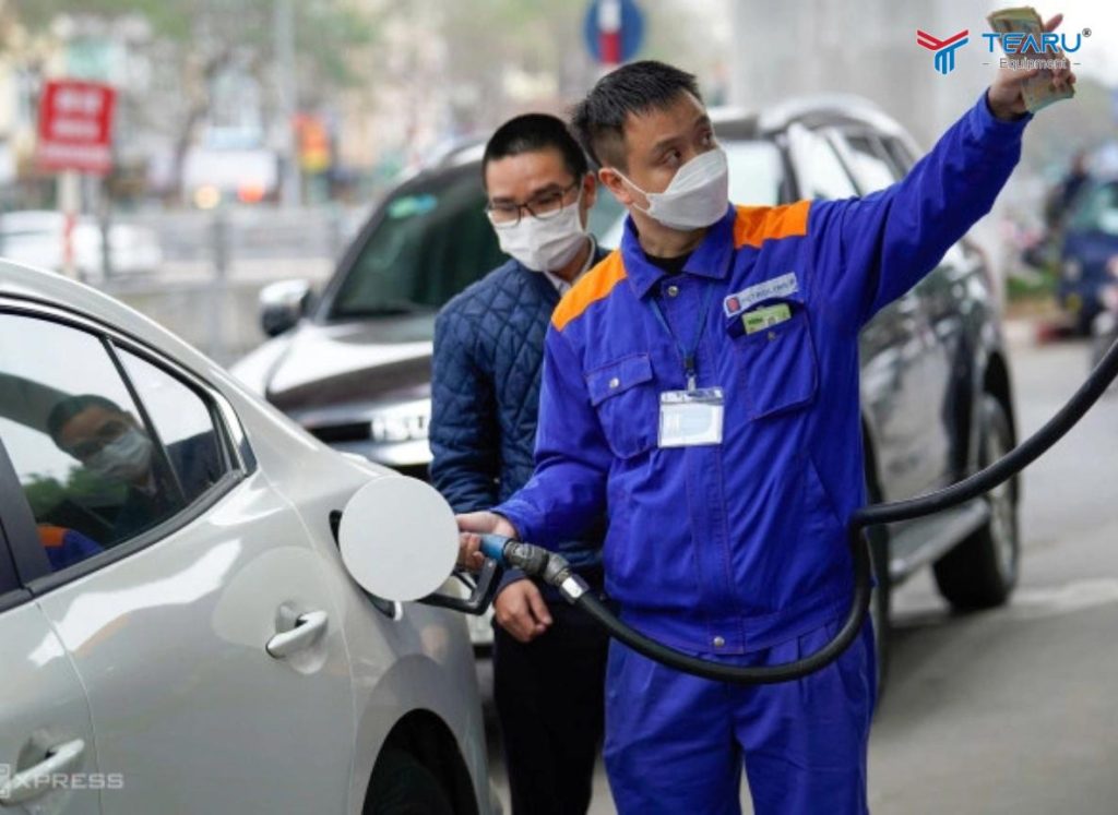 So Sánh Chi Phí Nuôi Xe Ô Tô Điện Và Xe Xăng: Lựa Chọn Nào Tốt Hơn? 2 So với ô tô điện thì ô tô xăng có chi phí nhiên liệu cao hơn