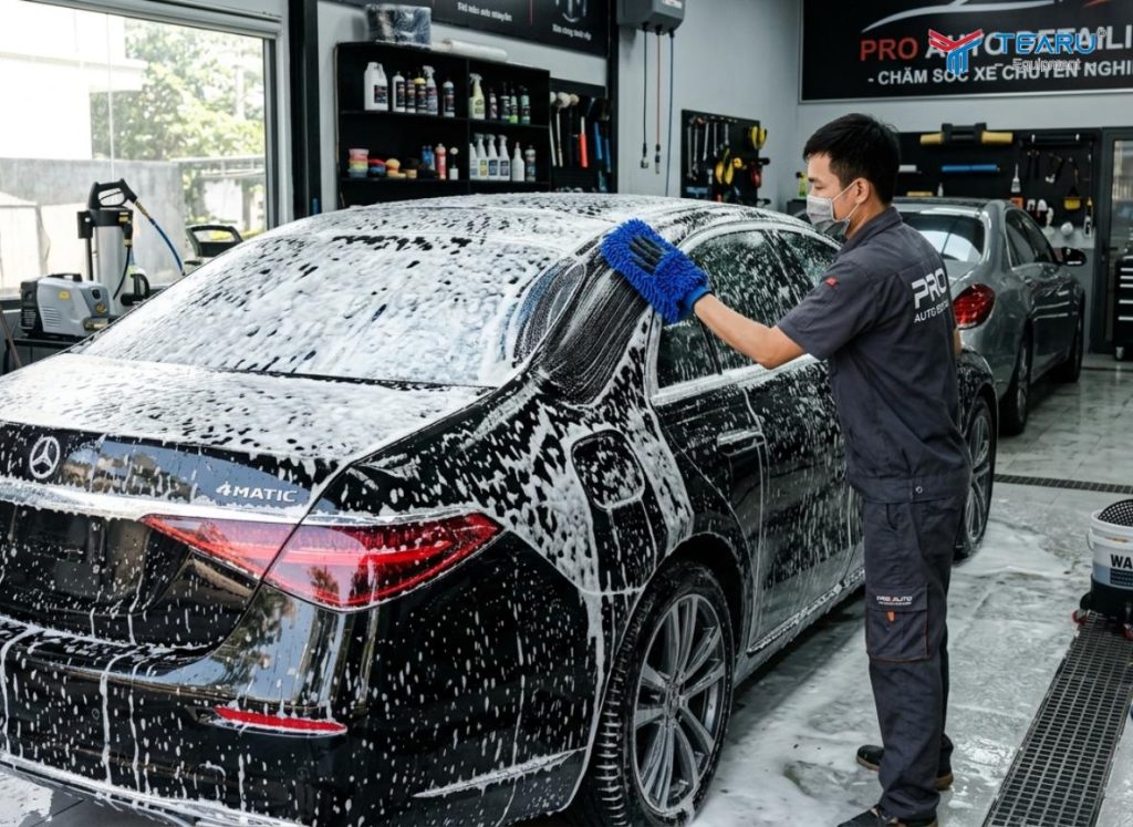 Thứ Tự Rửa Các Bộ Phận Trên Xe Ô Tô Đúng Cách Để Không Trầy Sơn 1 Thứ Tự Rửa Các Bộ Phận Trên Xe Ô Tô Đúng Cách Để Không Trầy Sơn