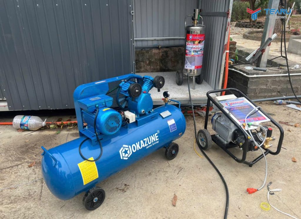 Ứng Dụng Máy Rửa Cao Áp Cho Kho Bãi Giúp Tiết Kiệm Chi Phí Vệ Sinh 2 Máy rửa xe cao áp với áp lực mạnh có thể dễ dàng vệ sinh xe nâng và thiết bị trong kho bãi