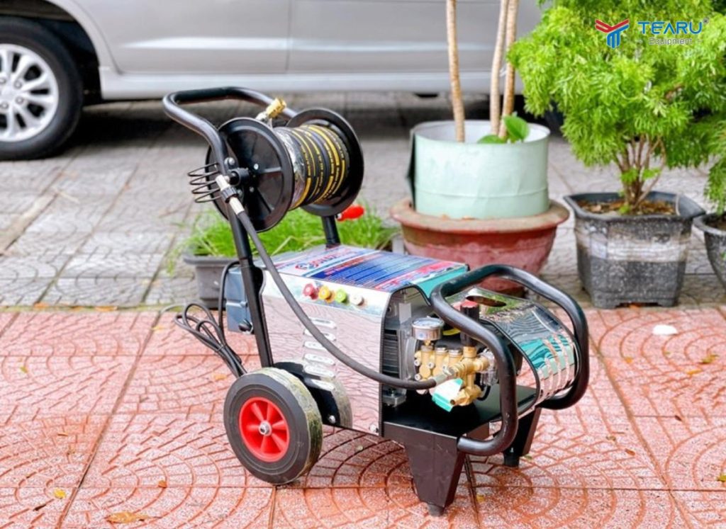 Máy Rửa Xe Cao Áp 220V Loại Nào Được Ưa Chuộng Nhất Hiện Nay? 3 Máy Rửa Xe Cao Áp Okazune 2.2kW phù hợp cho tiệm rửa xe nhỏ hoặc gia đình