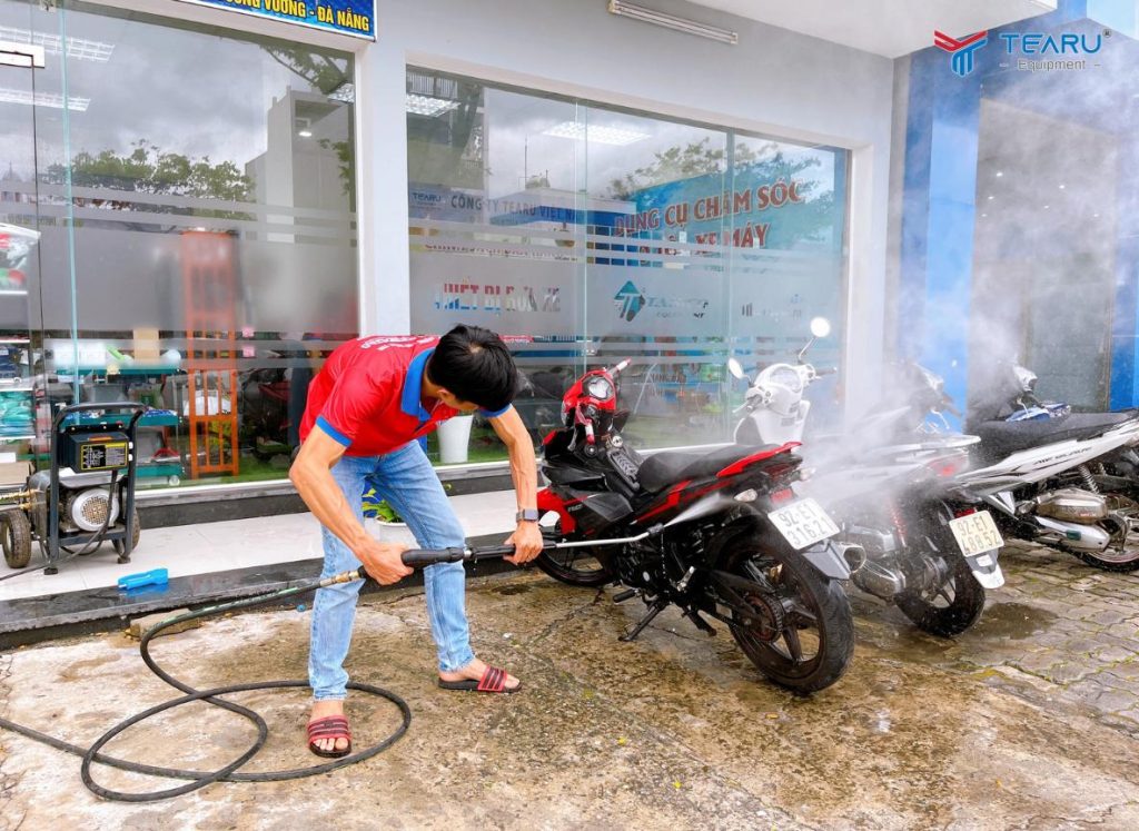 Những Sai Lầm Khi Sử Dụng Máy Rửa Xe Khiến Máy Nhanh Hỏng 3 Cần sử dụng nguồn nước sạch và ổn định khi sử dụng máy rửa xe
