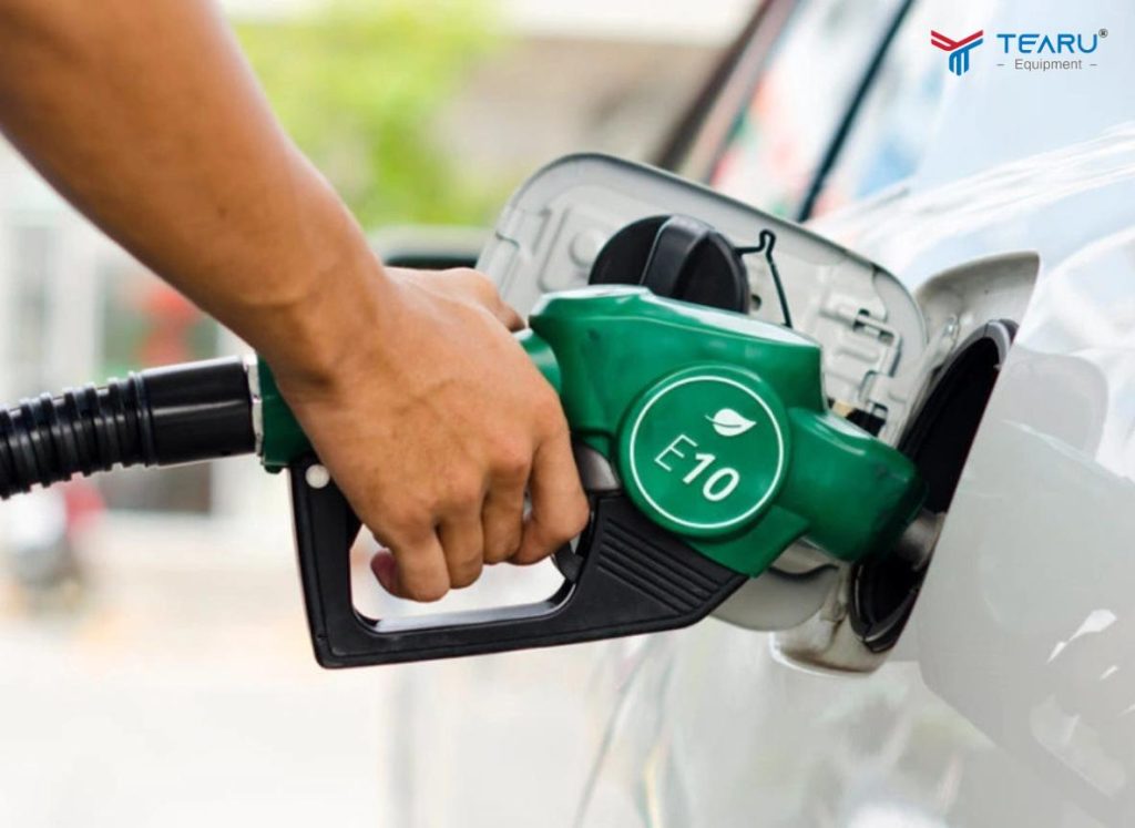 Khi Nào Nên Dùng Phụ Gia Cho Xăng E10 Để Bảo Vệ Động Cơ? 2 Pha phụ gia với xăng e10 giúp làm sạch buồng đốt