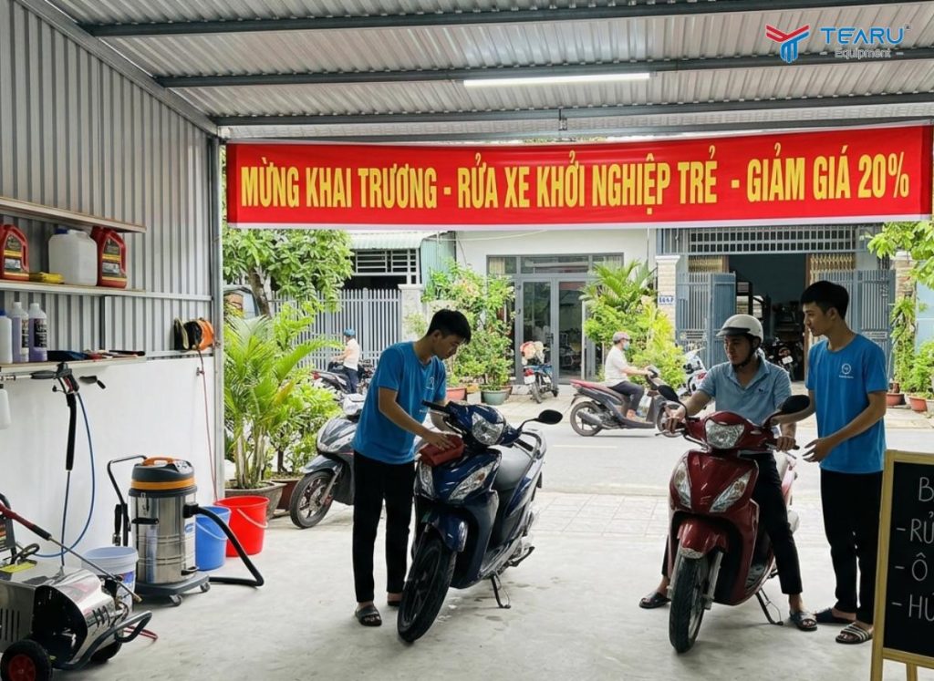 Người Trẻ Học Nghề Rửa Xe: Dễ Kiếm Tiền Hay Chỉ Là Nghề Tạm Thời? 2 Người trẻ học nghề rửa xe từ sớm có thể tích lũy kinh nghiệm và sớm ra mở tiệm