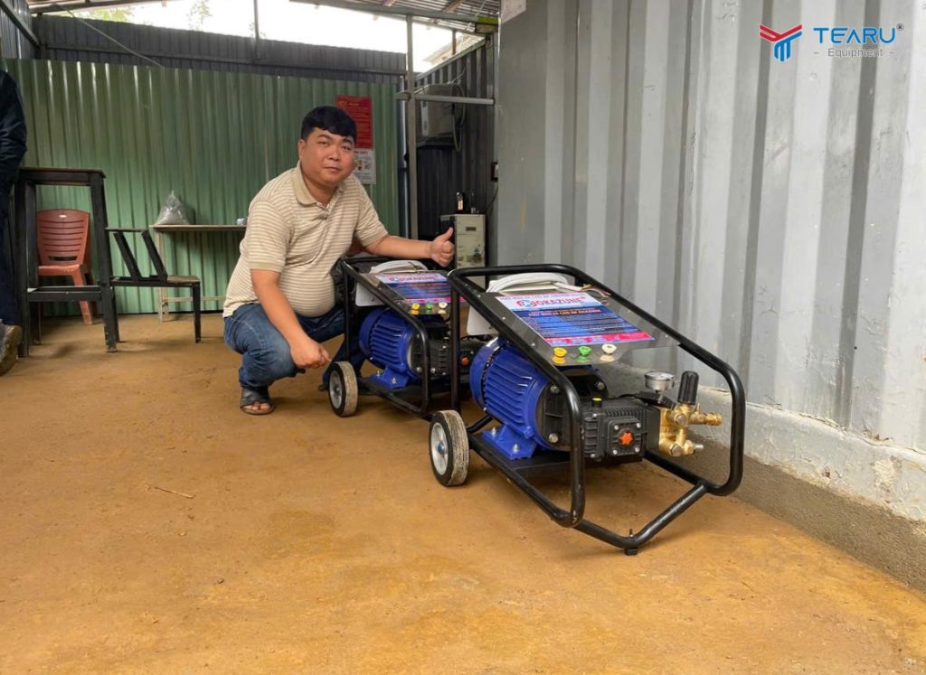 Có Nên Dùng Máy Rửa Xe Mini Để Kinh Doanh Không? 3 Dòng máy Okazune của công ty Tearu được rất nhiều tiệm rửa xe lựa chọn vì tiện dụng