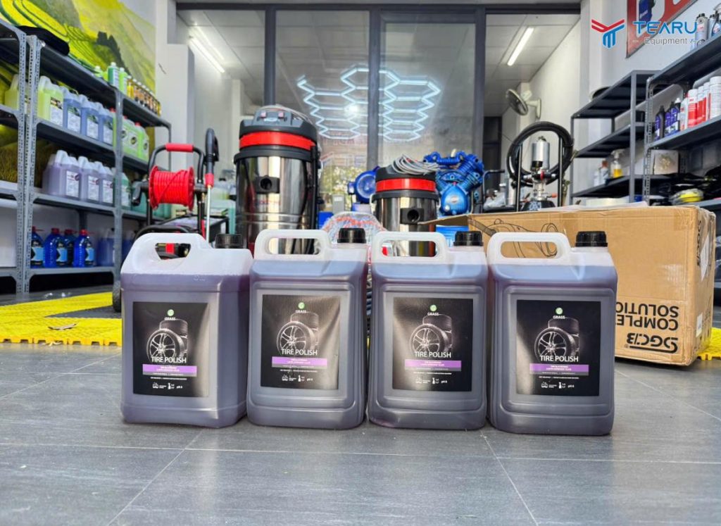 Dung Dịch Rửa Xe Grass Có Tốt Không? Đánh Giá Chi Tiết 6 Dung dịch dưỡng đen và bóng lốp Tire Polish giúp tăng thẩm mỹ và bảo vệ lốp xe