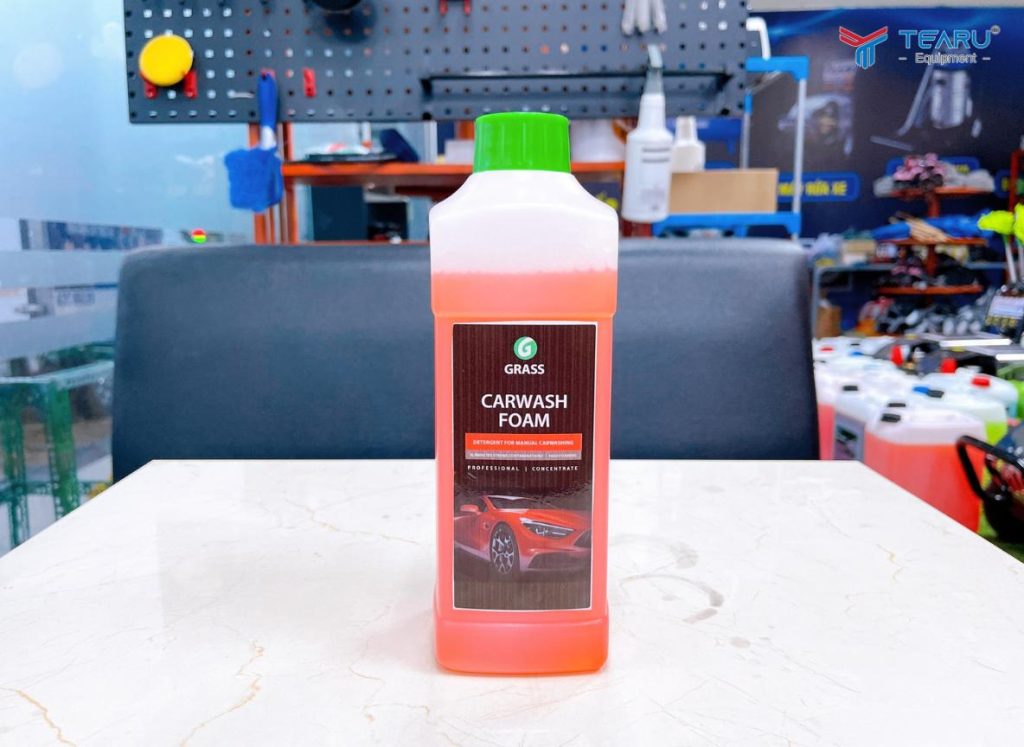 Top Dung Dịch Rửa Xe An Toàn Cho Sơn Xe Hiện Nay 3 Grass Carwash Foam với khả năng tạo bọt dày mịn, giảm ma sát tránh làm trầy sơn xe